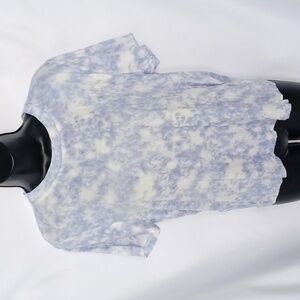 Rabbit Rose Tie Dye top size M, 20" PTP, 18" L